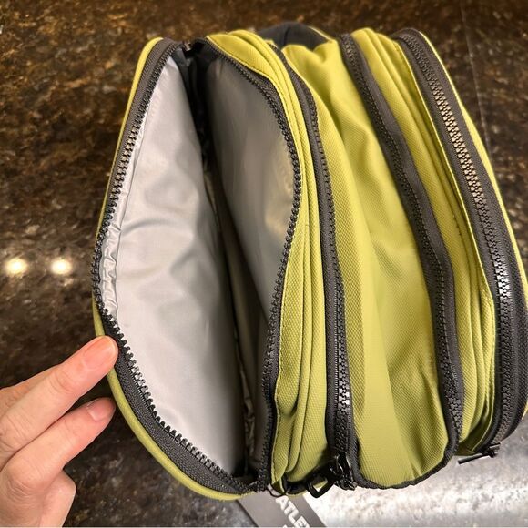 Atley James Harmon Toiletry Bag, Zipper Travel Cosmetic Bag, Olive Green NWT - Picture 7 of 9